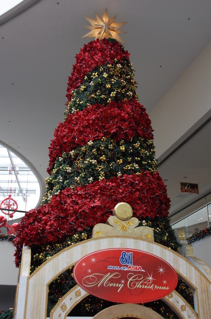 christmas tree at sm mall of asia 2009
