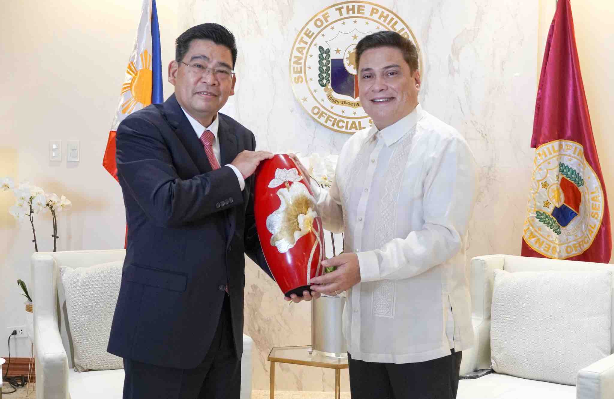 senate-president-migz-zubiri-and-vietnamese-ambassador-hoang